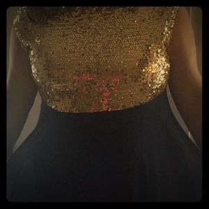 It a short cute very elagant cocktale party dress